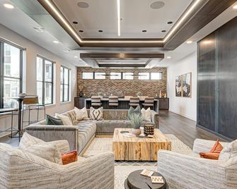 Modern industrial 2-bedroom king bed-queen bed, 2 full bath - Noblesville - Lounge