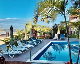 GD Rooftop Lounge ocean view, salt water pool with mountain view, 1bdrm - Bahía Montego - Piscina