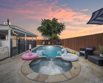 Pool,spa, Movie Room, Bbq And Games! Family Vacation Home - Chula Vista - Alberca