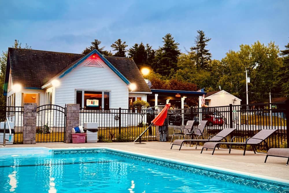 Travelodge by Wyndham Lake George NY - Lake George