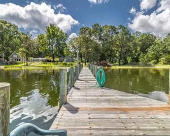 Cheery Waterfront Cottage w/Boat Dock - Heathsville - Piscina