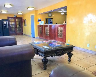 Days Inn by Wyndham East Albuquerque - Albuquerque - Lobby