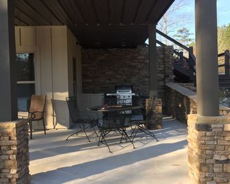 'Split Rock Cove'- Located in Rock Creek - Arley - Patio