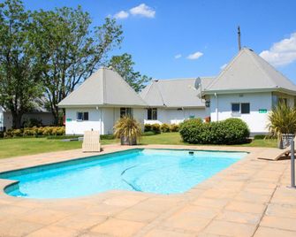 Mount Currie Inn - Kokstad - Piscina