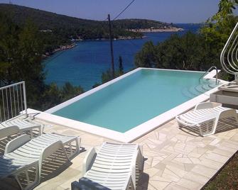 Seaside family friendly house with a swimming pool Cove Pribinja, Hvar (K-15324) - Hvar - Piscine