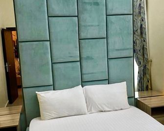 Beautiful 1-Bedroom in Lekki with comfy King sized bed. - Lekki