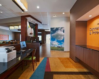 Fairfield Inn & Suites by Marriott Lincoln Airport - Lincoln - Receptionist