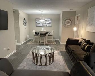 Spacious 2 Br in Metro Atl \n - Clarkston - Living room