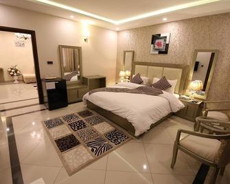 Safari Club 4 - Rawalpindi - Bedroom