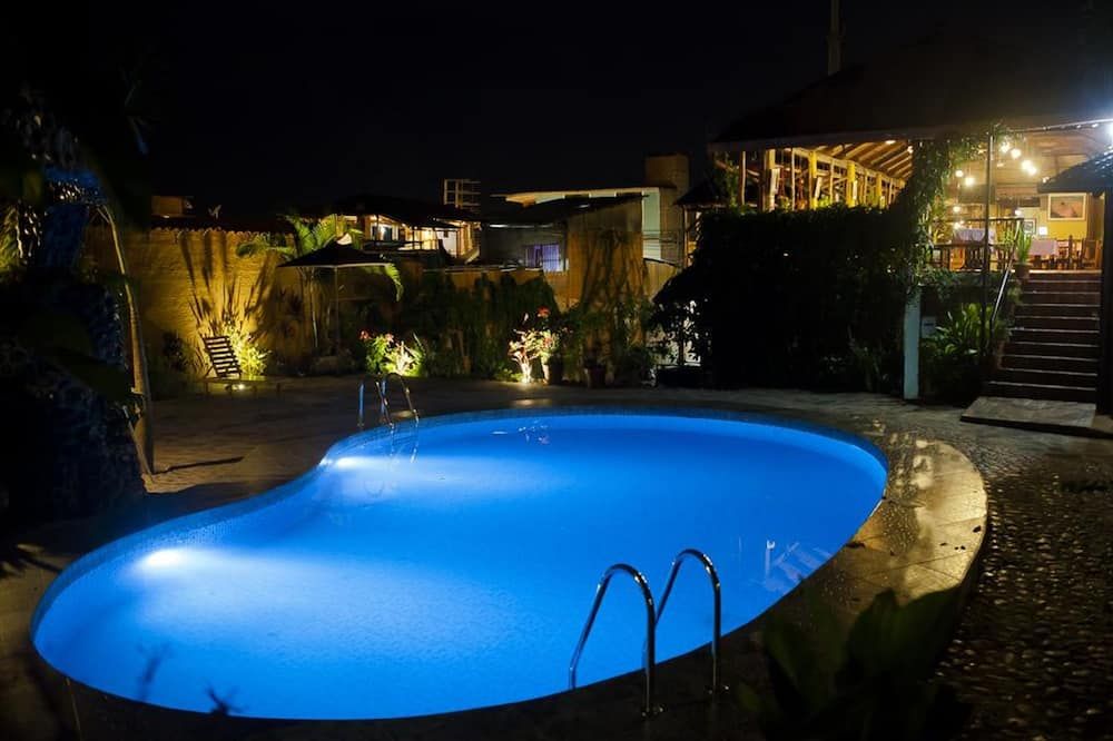 لا باتاراشكا هوتل - تارابوتو - حوض السباحة