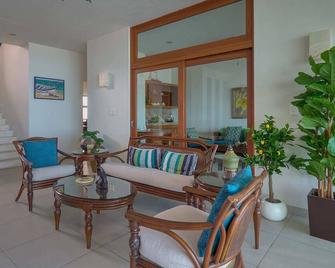 Casa Puerto Paraiso - Yucatan Home Rentals - Chicxulub Puerto - Restaurant