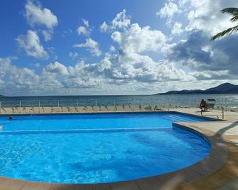 Friendly Beach House - Sandy Ground - Pool