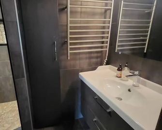 Elora, 2 bedroom Close to Downtown - Diamond in the Rough - Elora