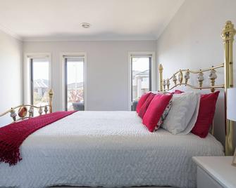 Home away from home - Wyndham Vale - Bedroom