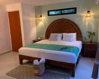 Private House with Pool, 2 Bedrooms, Parking & 2 Free Bikes - Valladolid