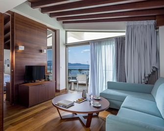 Horizon Blu Boutique Hotel - Kalamata - Olohuone
