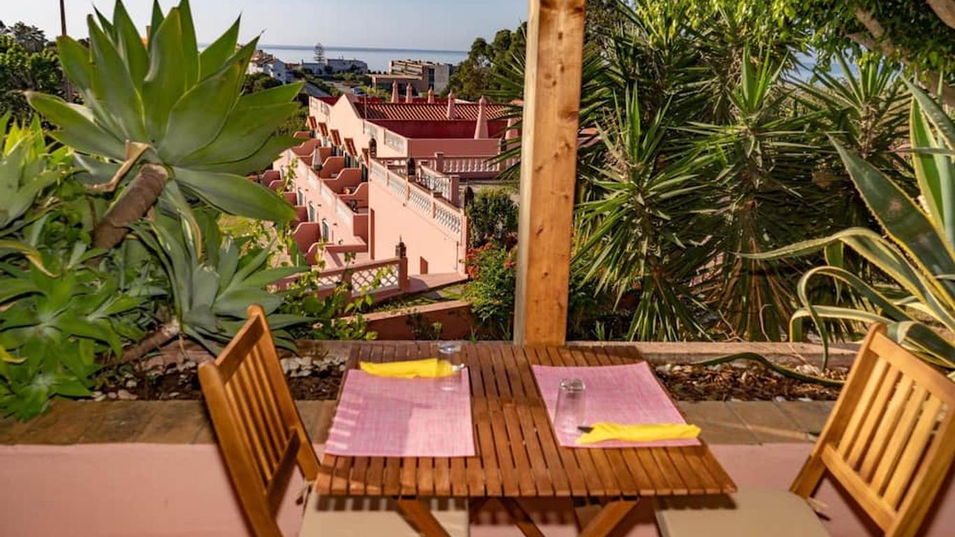 Inn Seventies Cheap & Chic