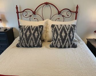 Clair de Lune, Lake Front on Lake Palestine - Chandler - Bedroom