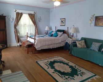 Bougainvillea Bed & Breakfast Suite #5 Wilderness - Wausau - Habitación