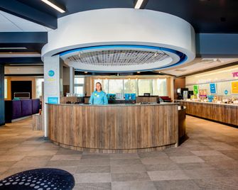 Tru by Hilton Port St. Lucie Tradition - Port St. Lucie - Front desk