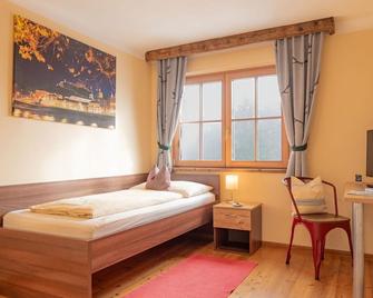 Double room - Landgasthof Batzenhäusl - Sankt Gilgen - Schlafzimmer
