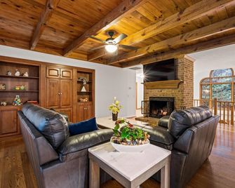 Green Mountain Song-Massanutten Mountain - McGaheysville - Living room