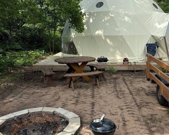 Adorable, private GeoDesic Dome in Siren - Siren - Patio