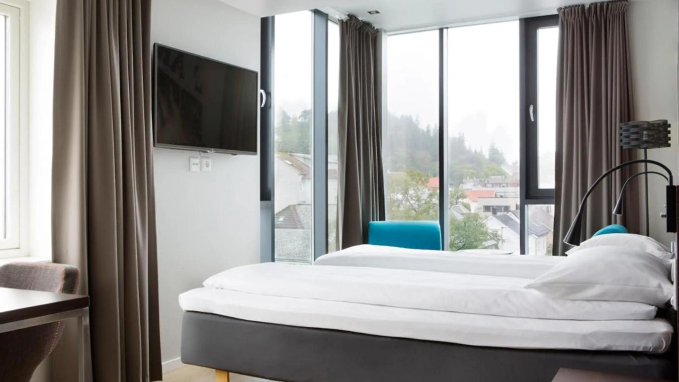 Comfort Hotel Victoria Floro