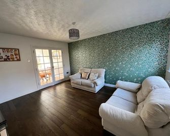 3 Bedroom House-Close to Manchester Airp - Sale - Sala de estar