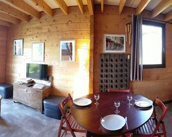 Cottages To Orient - Champagne Chalet - Dosches - Comedor