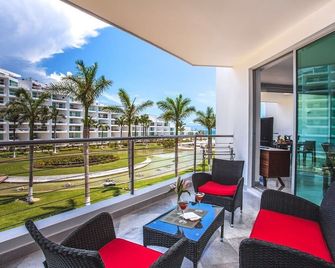 Family-Friendly Beachfront!!!!! Amazing Pools And Best Beach Around! - Bucerías - Balcón