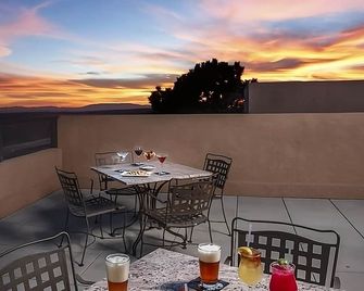 Everything You Need For The Perfect Vacation! Free Parking, Pets Allowed, Dining - Cortez - Balcón