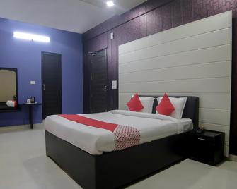 Oyo 30488 Satkar Hotel - Pithorāgarh - Bedroom