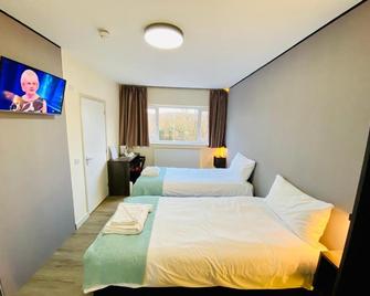 Almond Tree Hotel - Bicester - Bedroom