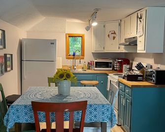 Zen Den - Lake Placid Village - Monthly Rental - Lake Placid - Kitchen