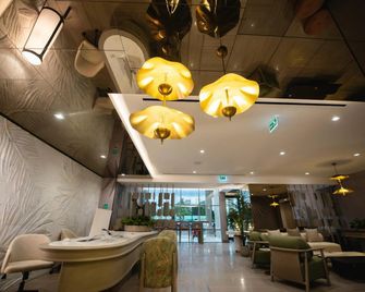 G.G. 格茨曼飯店 - 馬馬亞 - 大廳