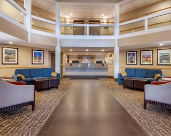 Comfort Inn & Suites at Maplewood - Montpelier - Lobby