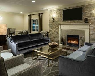 Fairfield Inn by Marriott Boston Sudbury - Sudbury - Вітальня