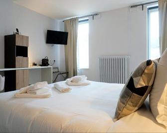 Logis Hôtel Le Confluent - Pontaumur - Habitación