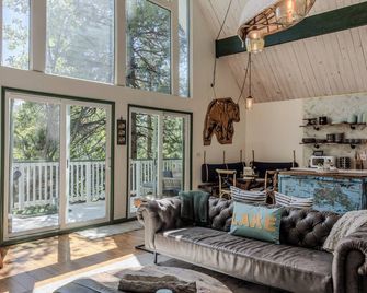 Family & Pet Friendly Lake retreat - Lake Arrowhead - Salon