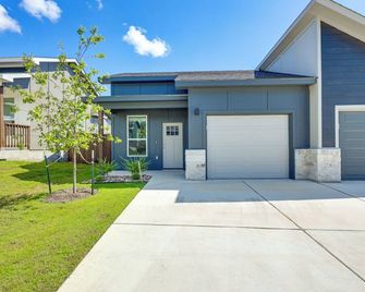 2 Mi to Downtown Temple Newly Built Townhome! - Temple - Building