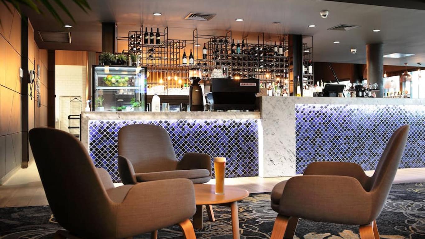 دينجلي هوتل