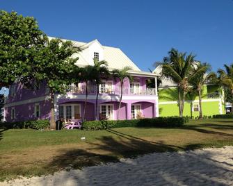 Old Bahama Bay Oceanfront Cottage Suite! One, Two, or Three Adjoining Suites - West End - Edificio