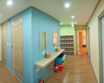 Busan Sukbak Dot Com Guesthouse - פוסן - מסדרון