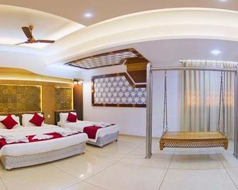 Kediyoor Hotels - Udupi - Bedroom