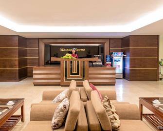 Muong Thanh Luxury Quang Ninh Hotel - Ha Long - Front desk