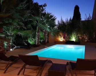 Villa with Heated Pool between Nîmes, Montpellier and the Sea - Caveirac - Piscina