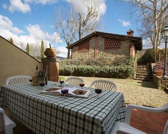Farmhouse in Casentino with Pool Jacuzzi - Poppi - Innenhof
