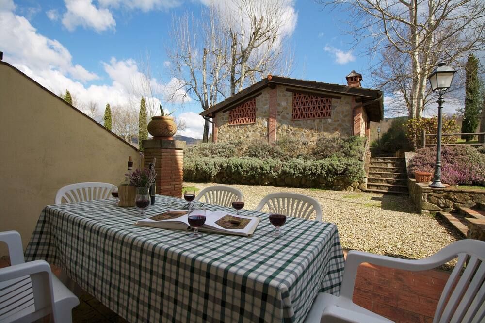Authentic Farmhouse with Pool, Hot Tub, Playground, Garden - Poppi - Terasa