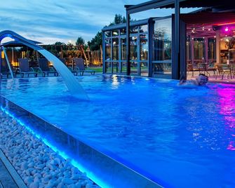 Hotel Aura Design & Garden Pool - Prag - Pool